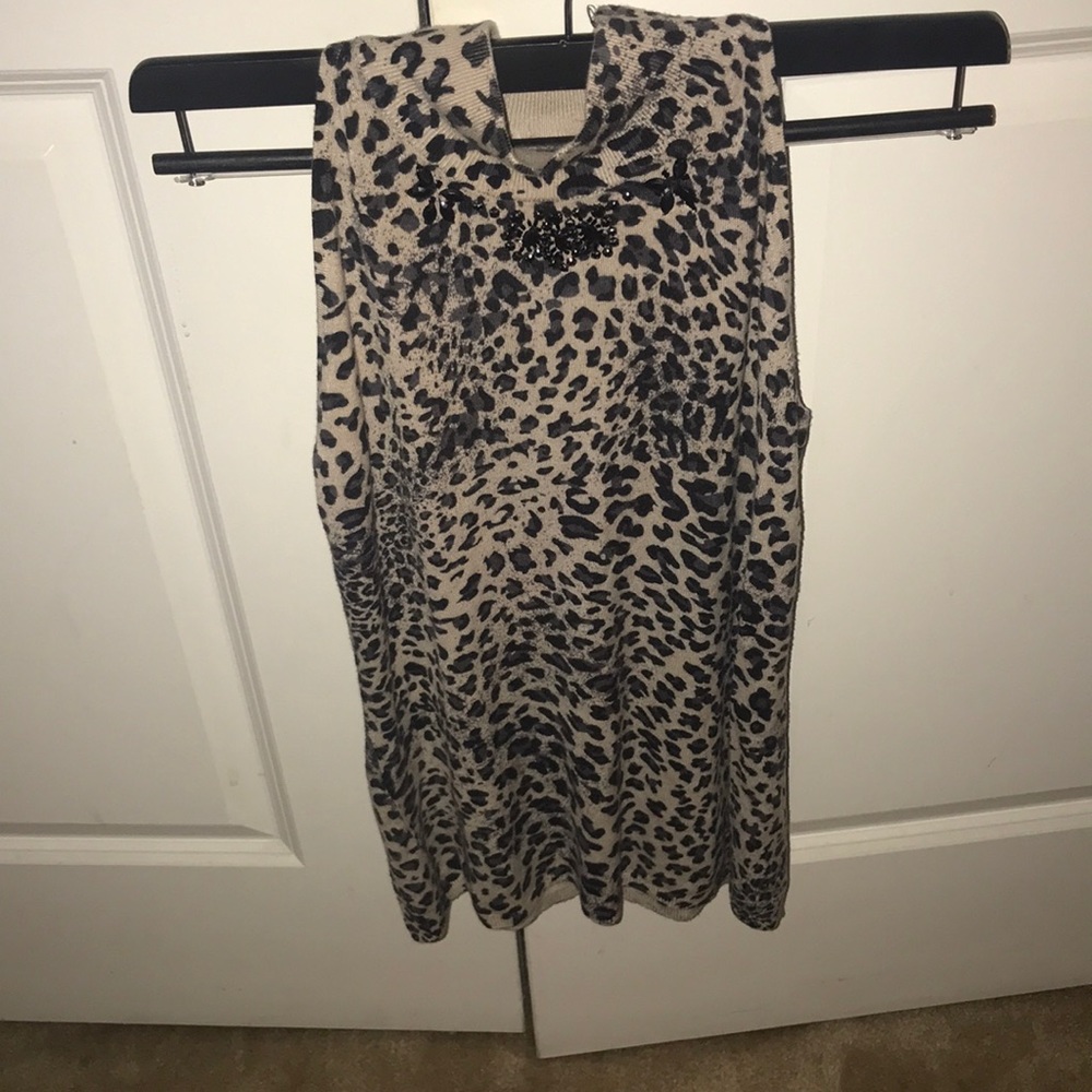 Turtleneck sleeveless top